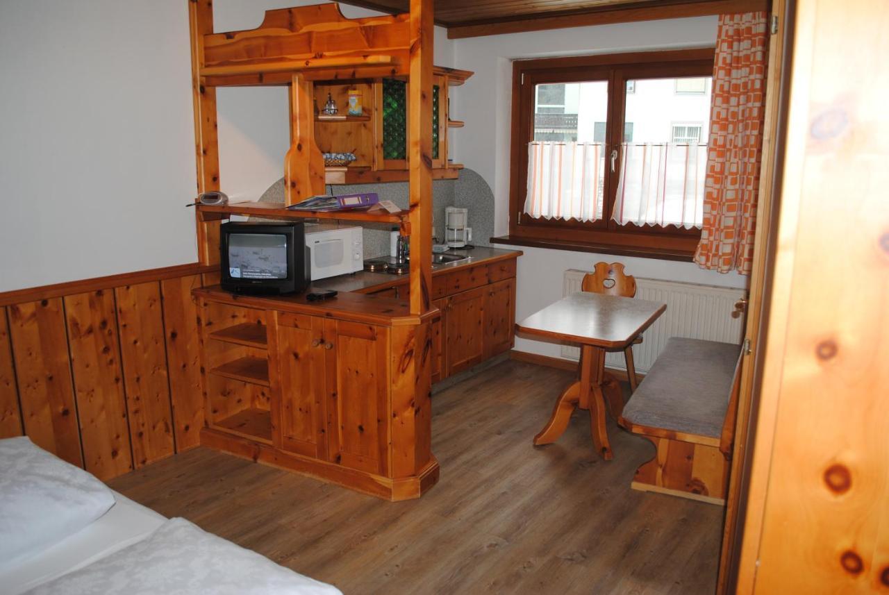 Pension Lachmayr Kaprun Zimmer foto