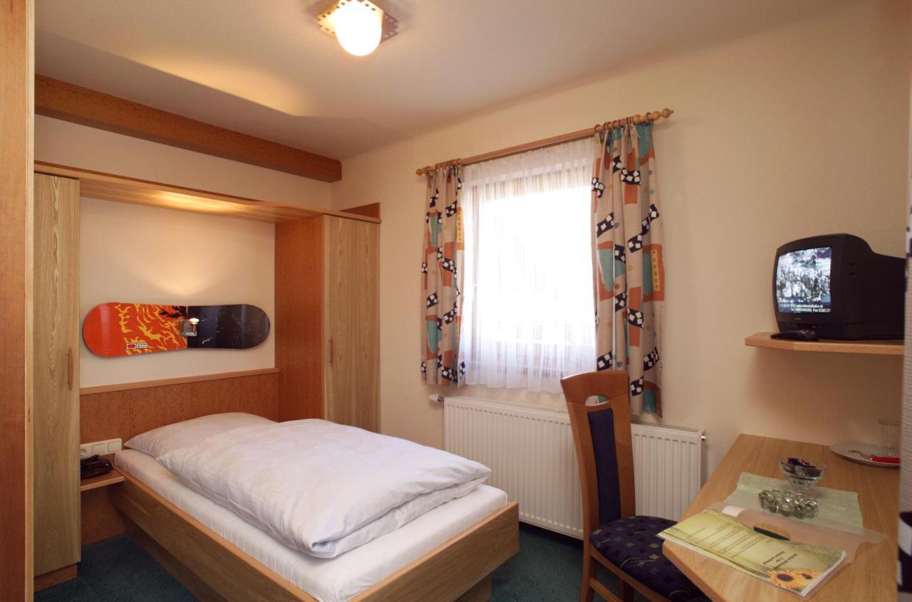 Pension Lachmayr Kaprun Zimmer foto